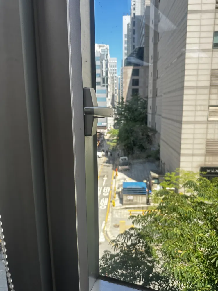 부러진 시스템 창문 핸들 서울 강동구 교체 이전